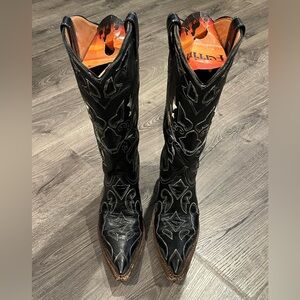 Women’s Ferrini distressed inlay V toe cowboy boots